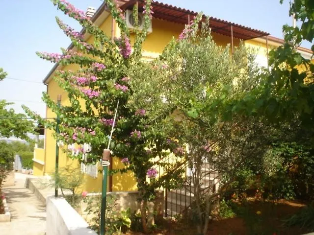 Apartment In Slatine With Sea View, Terrace, Air Conditioning, Wi-Fi