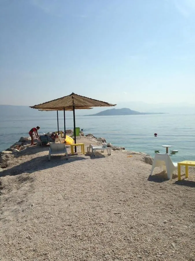 Apartment In Slatine With Sea View, Terrace, Air Conditioning, Wi-Fi
