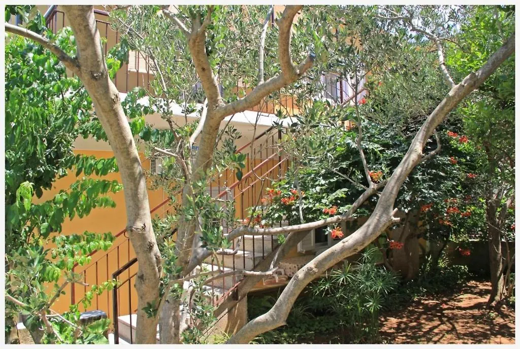 Apartment In Slatine With Sea View, Terrace, Air Conditioning, Wi-Fi