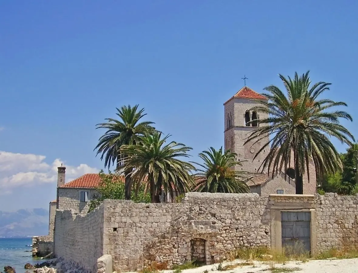 Apartment In Slatine With Sea View, Terrace, Air Conditioning, Wi-Fi