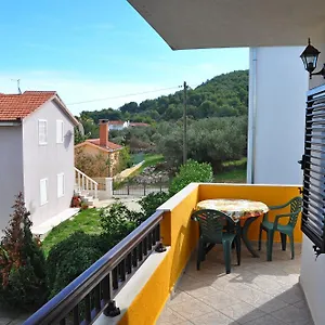 Apartmán Annika, Slatine