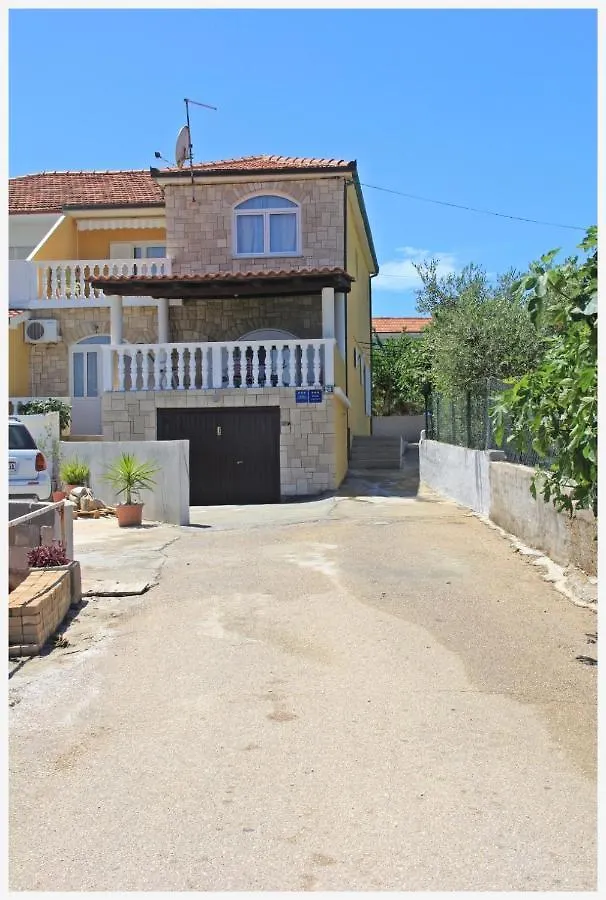 Apartment In Slatine With Sea View, Terrace, Air Conditioning, Wi-Fi