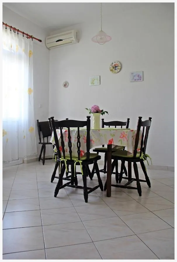 Apartment In Slatine With Sea View, Terrace, Air Conditioning, Wi-Fi 크로아티아