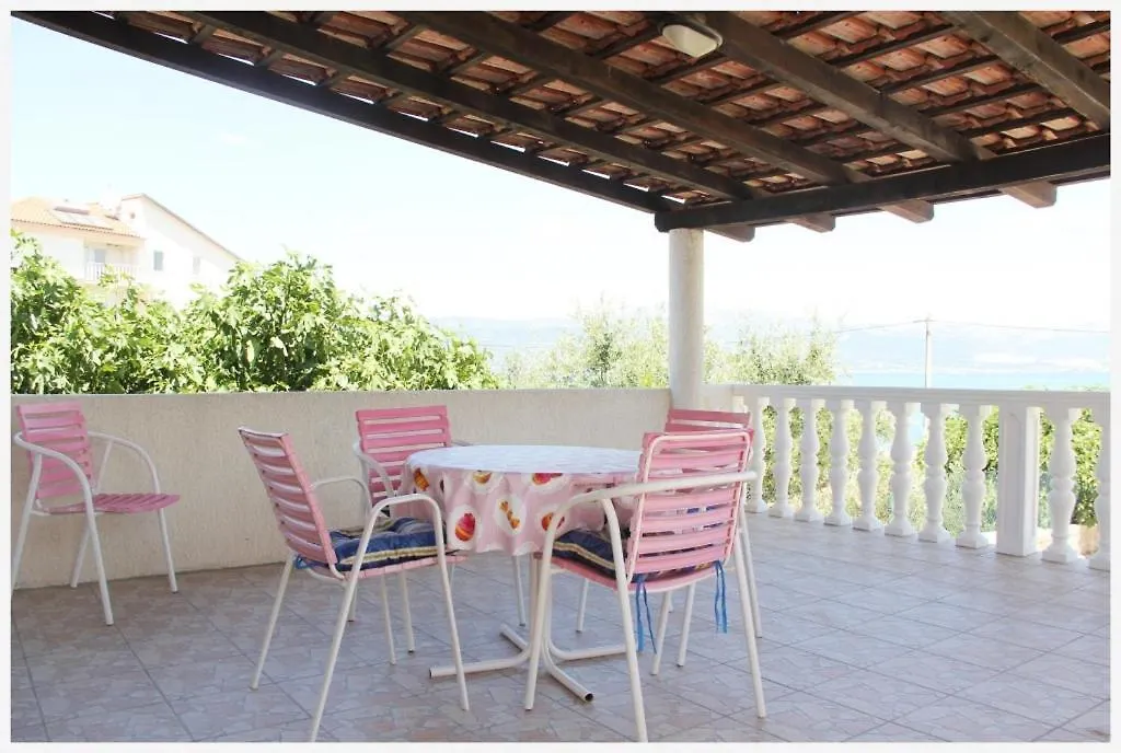 Apartment In Slatine With Sea View, Terrace, Air Conditioning, Wi-Fi